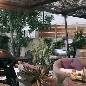 Bed & Breakfast Et Table D Hotes Chez Dom, Sainte-Cécile-les-Vignes